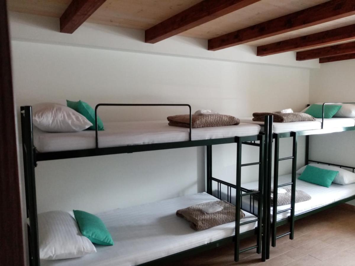 Albergue Oasis ซาร์เรีย ภายนอก รูปภาพ