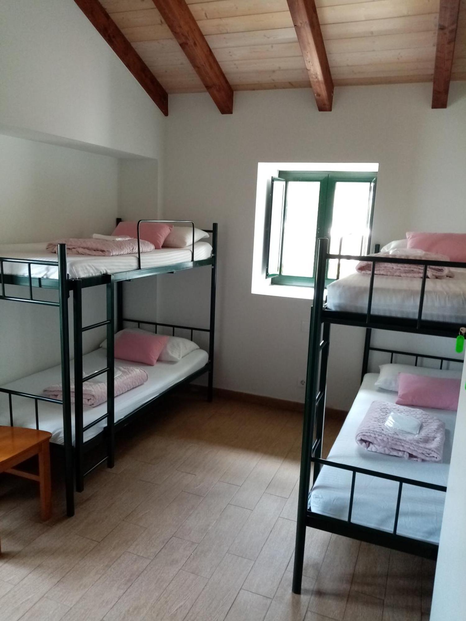 Albergue Oasis ซาร์เรีย ภายนอก รูปภาพ